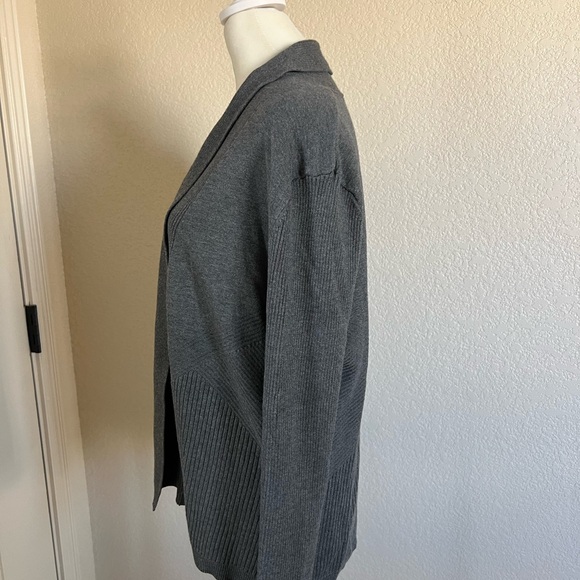 LIKE NEW Verve Ami size medium open front dark grey sweater. - Picture 3 of 6